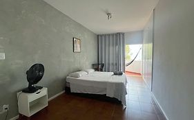 Quarto com varanda privada a 160 metros da Praia do Farol da barra ll